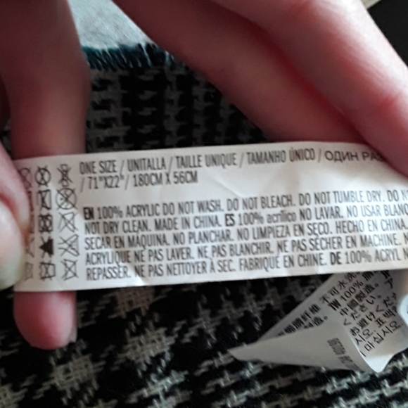 BNWT double  sided plaid scarf - Picture 4 of 4